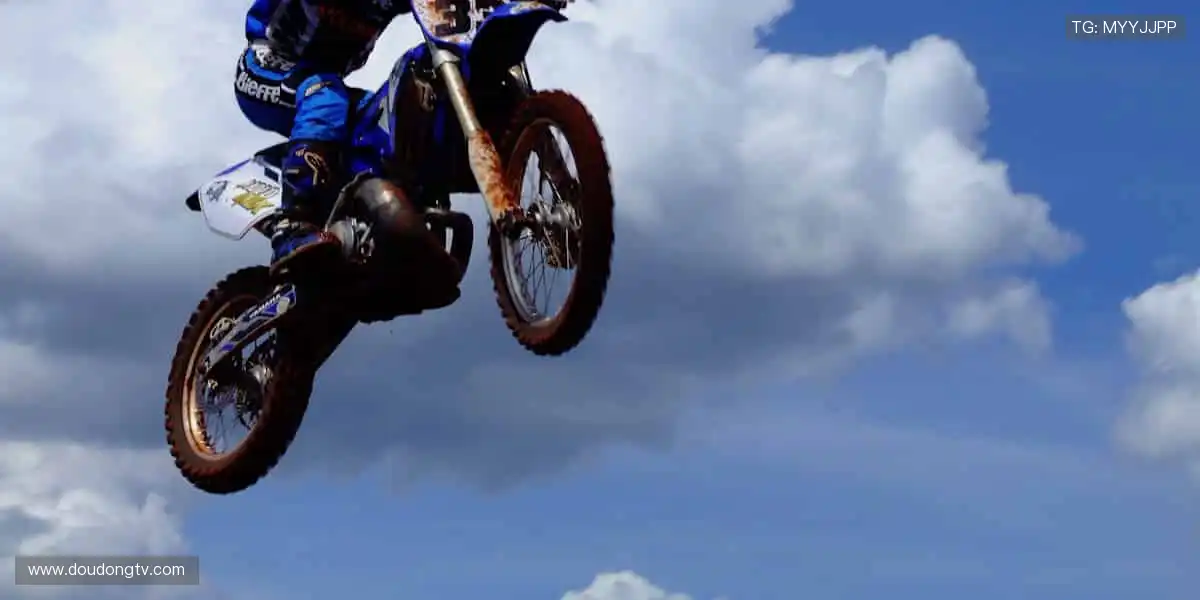 球迷的第二主场,🎯 从球星同款到限量周边,一网打尽你的热爱!